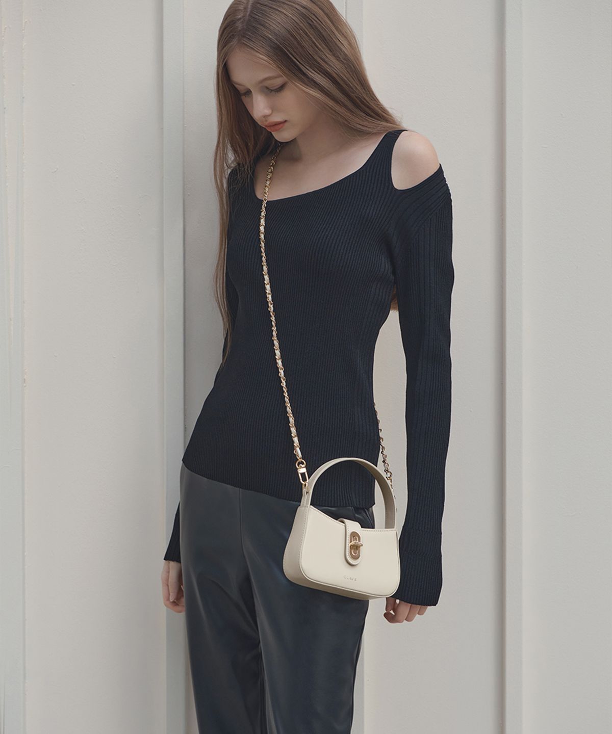 끌라베(CLAVE) 에스더 미니 크림 화이트 크로스백 (ESTHER MINI Cream White Cross Bag)