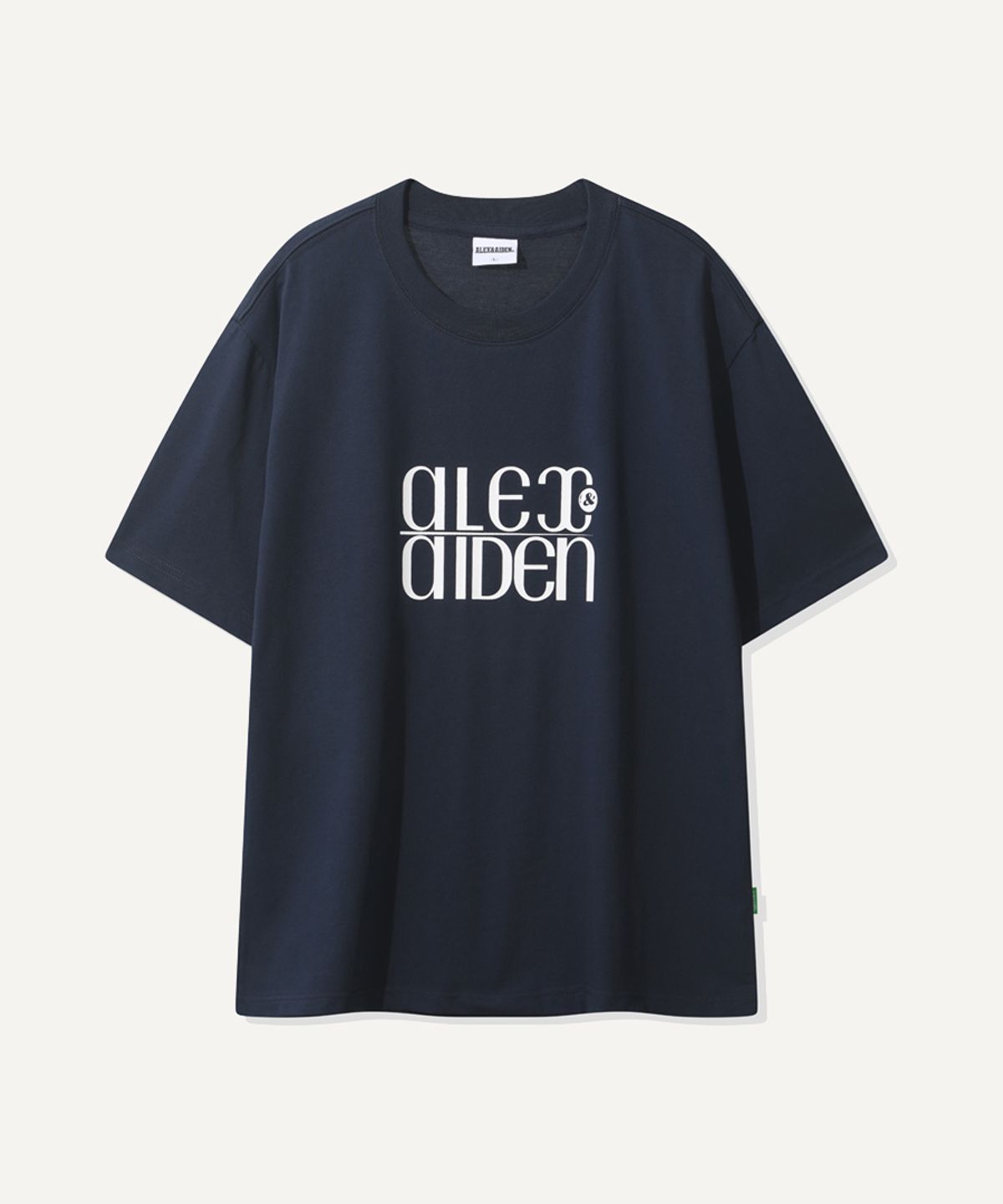 알렉스앤에이든(ALEXNAIDEN) 스퀘어 로고 클래식 반팔티