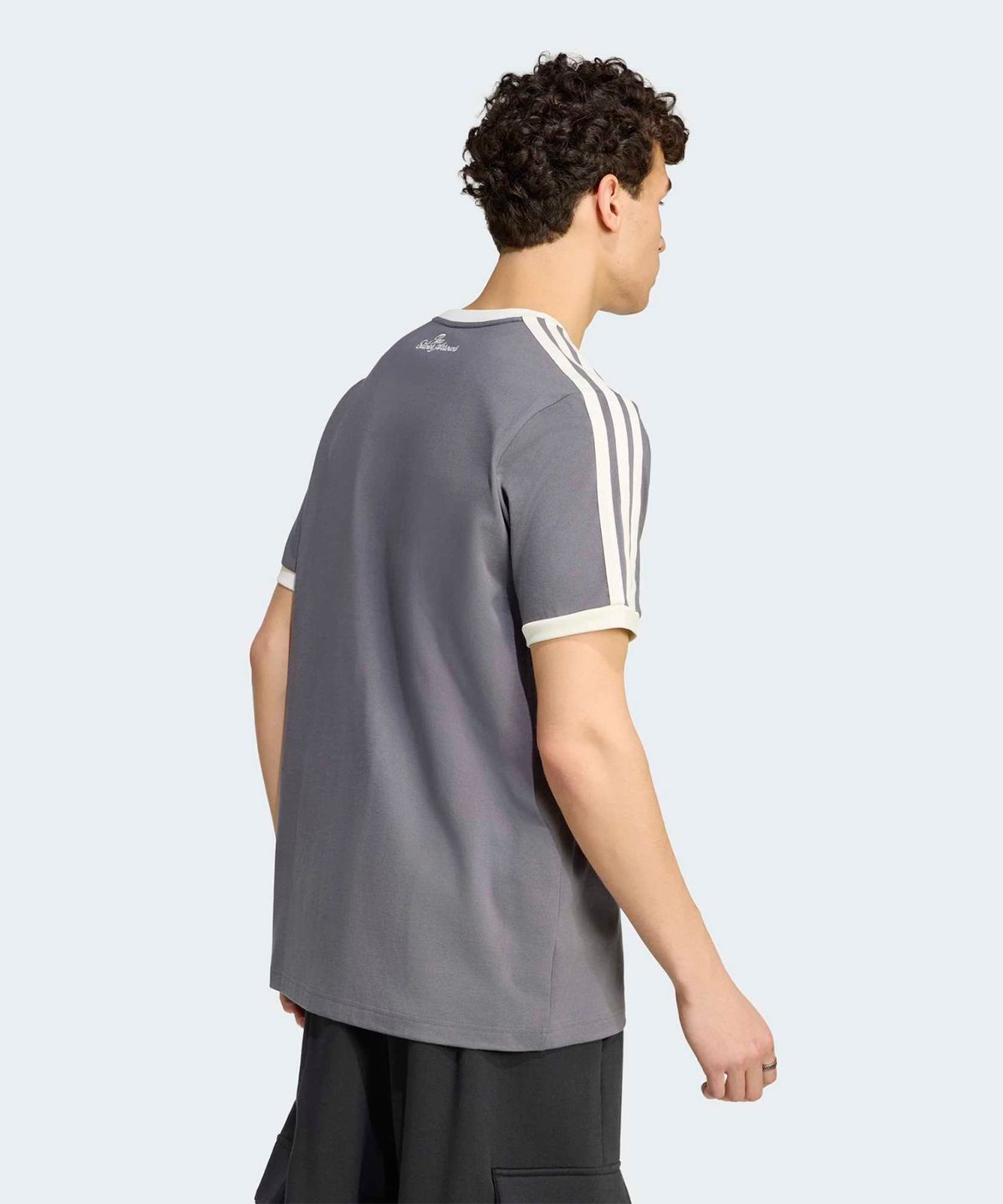 아디다스(ADIDAS) 메르세데스 AMG F1 팀 실버 애로우 아이콘 남성용 티 - 그레이 / IB7013