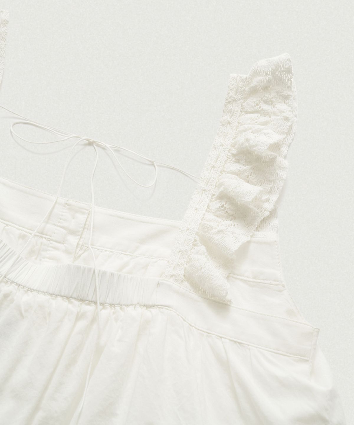 더바넷(THEBARNNET) Ain Ruffle Square Neck Dress_White