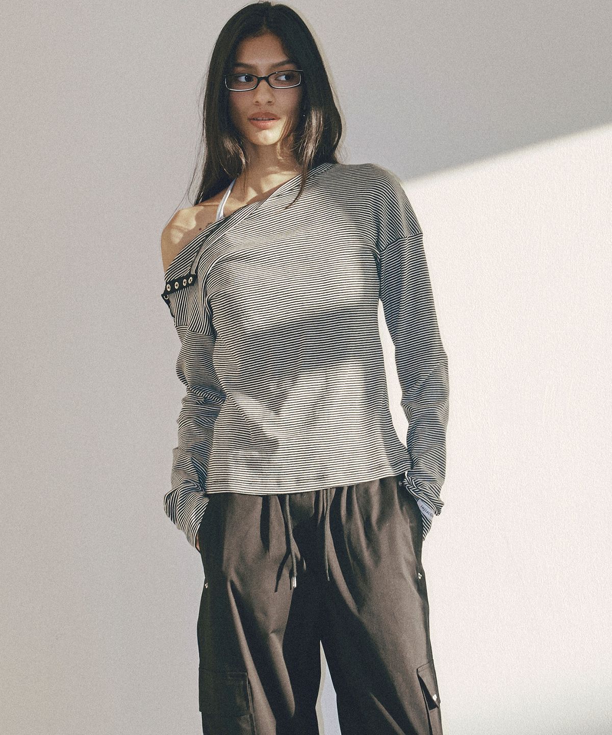인지액티브(INJIACTIVE) Stripe Snap Long Sleeve Top 블랙
