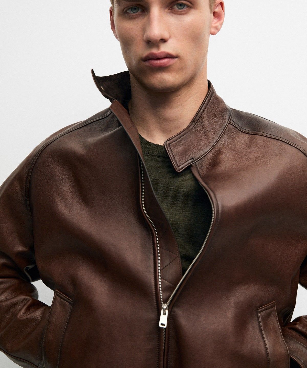 마시모두띠(MASSIMO DUTTI) 하이넥 나파 가죽 자켓