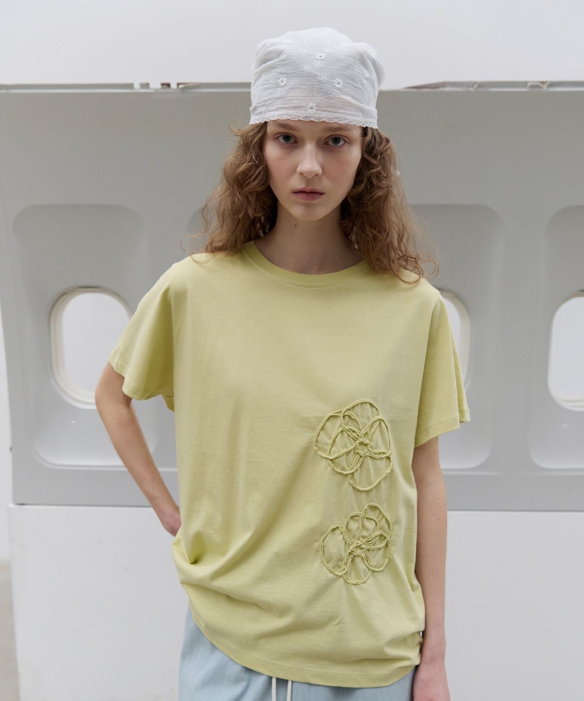 토아베(TOAVE) Statement Floral T-Shirt (2 Color)