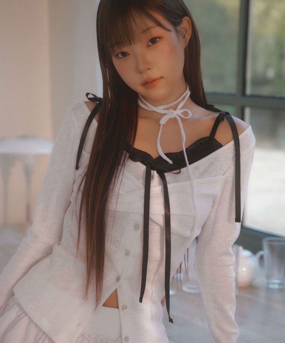 뉴얼린(NEWALRIN) Ribbon lace sleeveless Top(4colors)