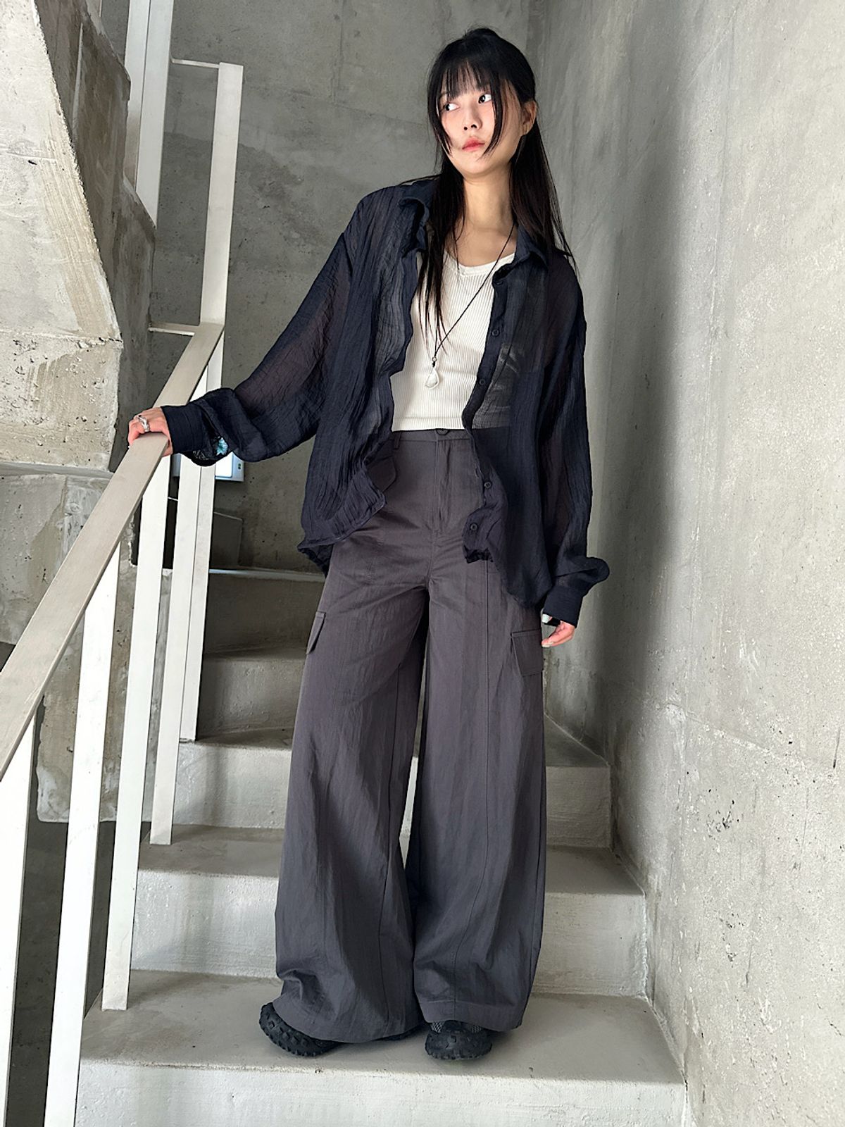 아포엠(APOEM) Matte Cargo Wide Pants