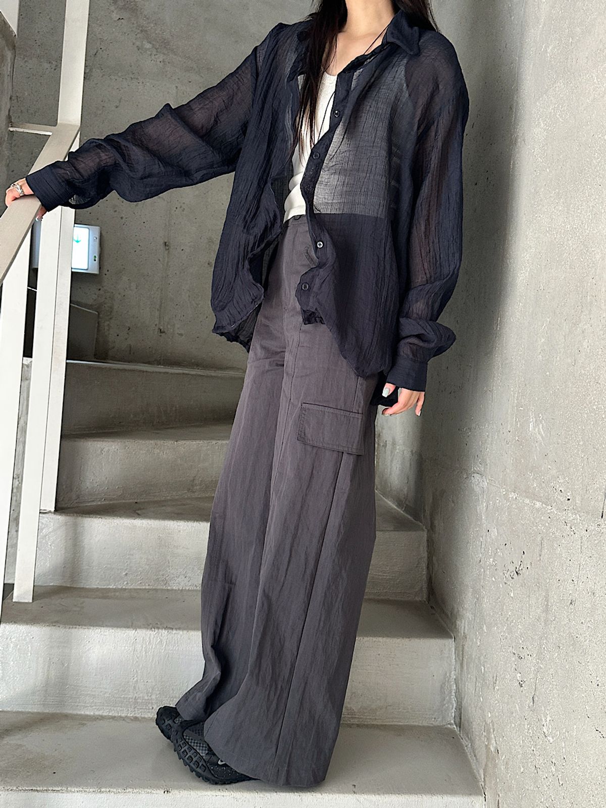 아포엠(APOEM) Matte Cargo Wide Pants