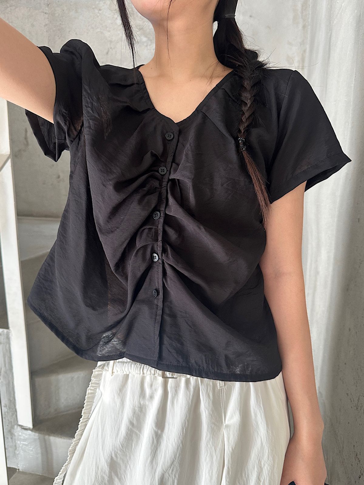 아포엠(APOEM) Shirred Flow Blouse (2C)