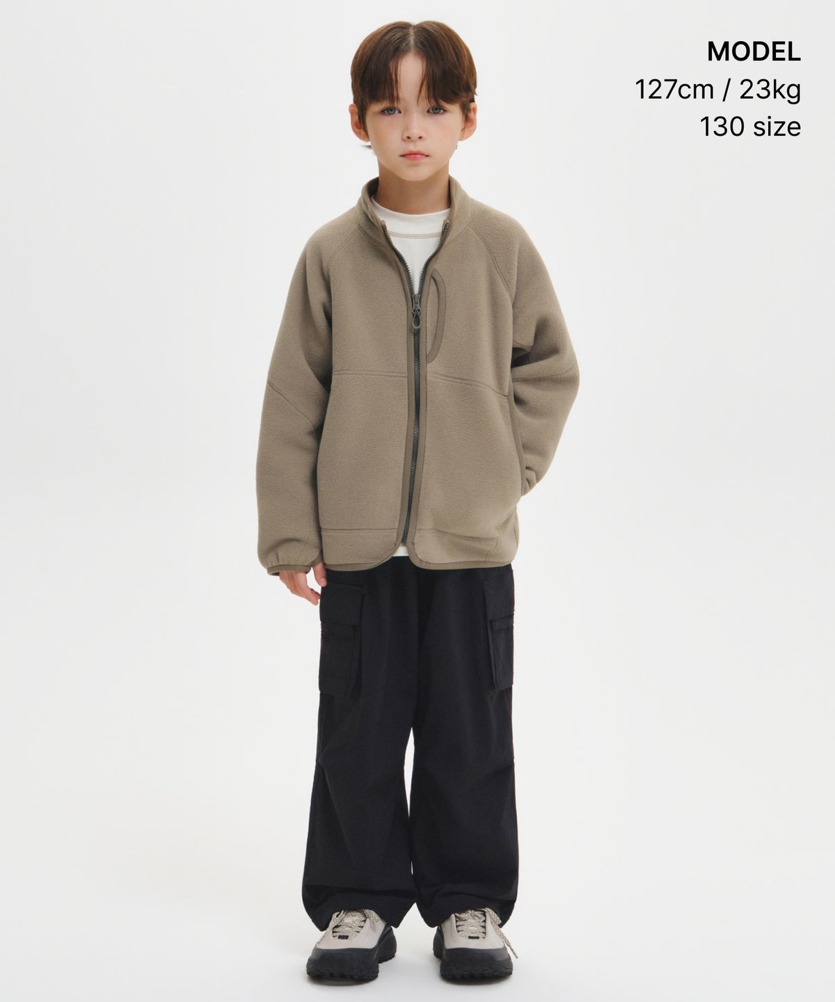 무신사 스탠다드 키즈(MUSINSA STANDARD KIDS) [시티 레저] 스트럭처드 폴라 플리스 하이넥 재킷 [머드 베이지]
