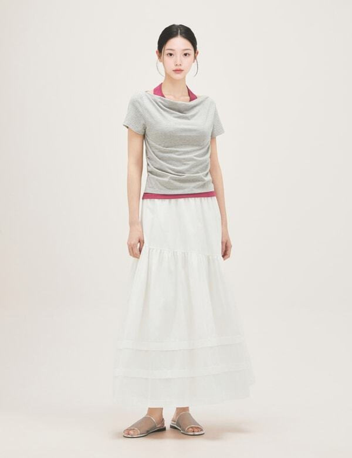 로엠(ROEM) 홀터넥 반팔 티셔츠 RMHWG26RT8