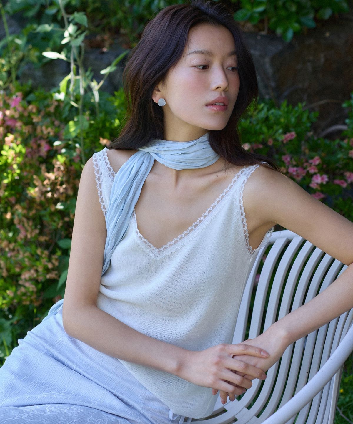 어다울(ADAUL) Lace v-neck sleeveless top - 2color