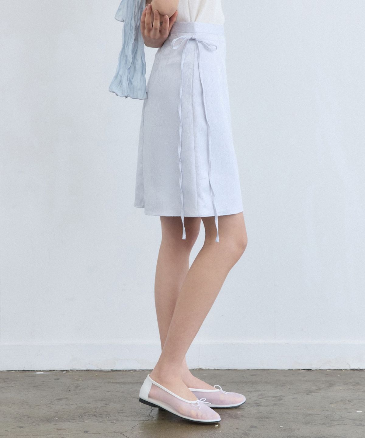 어다울(ADAUL) Jacquard satin ribbon midi skirt - sora