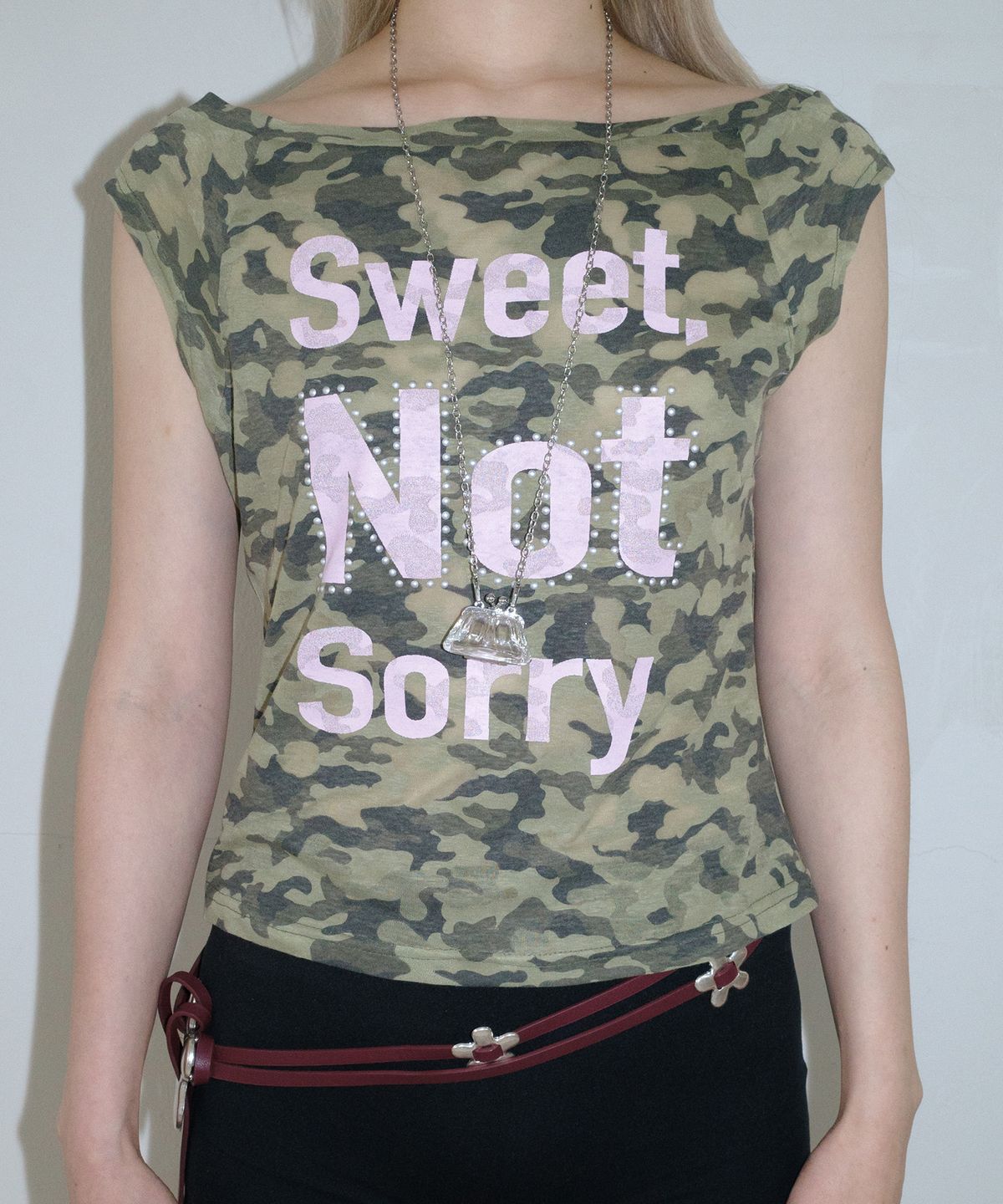 페이키(FAKIII) SWEET NOT SORRY Camo Top