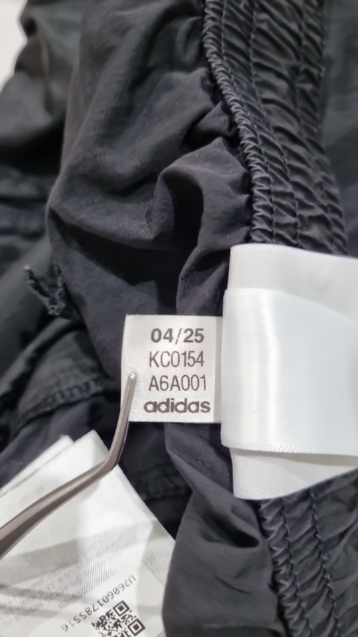 아디다스(ADIDAS) 우븐 숏 팬츠 - 블랙 / KC0154 S