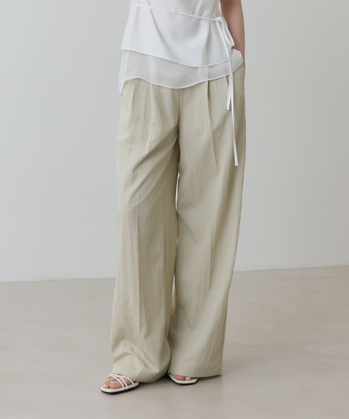 토와브(TOWAV) KAIA TUCK SLACKS_BEIGE