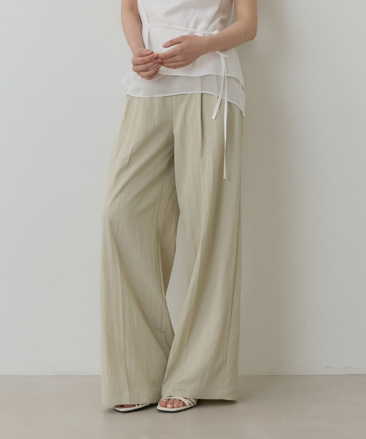 토와브(TOWAV) KAIA TUCK SLACKS_BEIGE