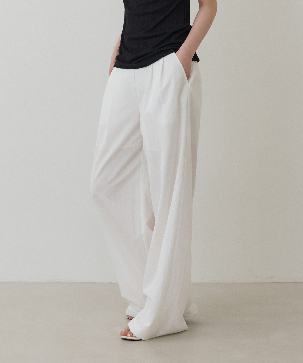 토와브(TOWAV) KAIA TUCK SLACKS_IVORY