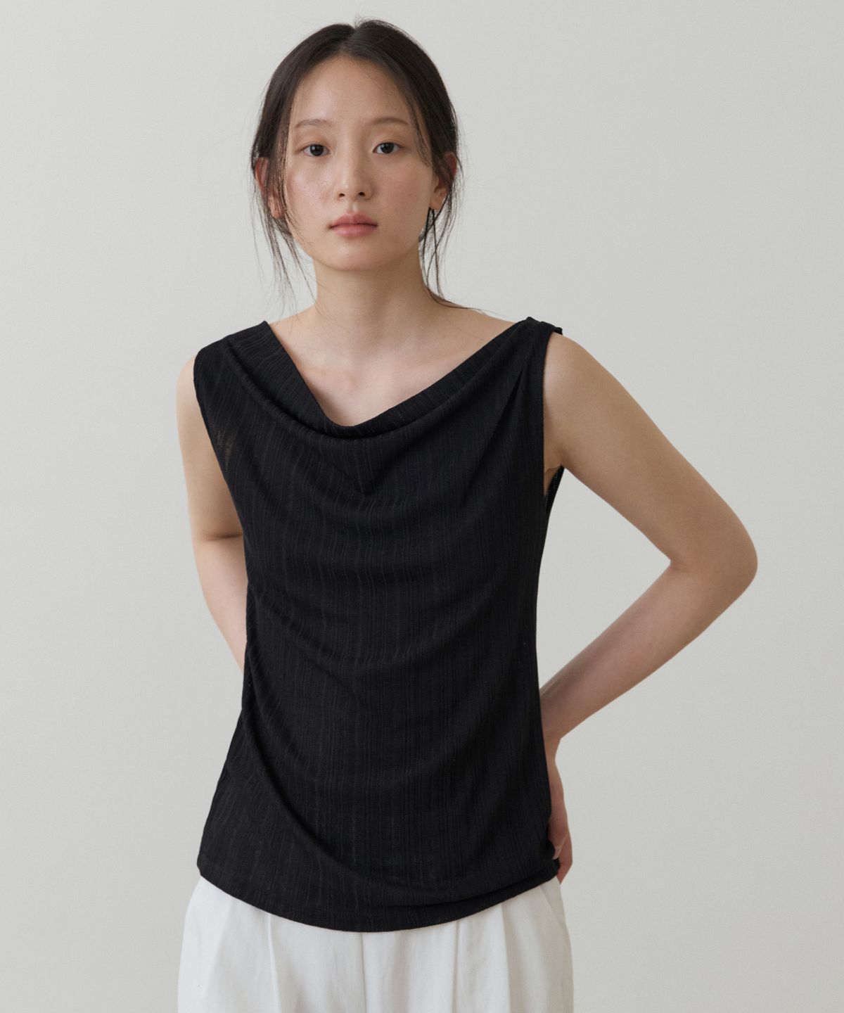 토와브(TOWAV) SHAO SLEEVELESS TEE_BLACK