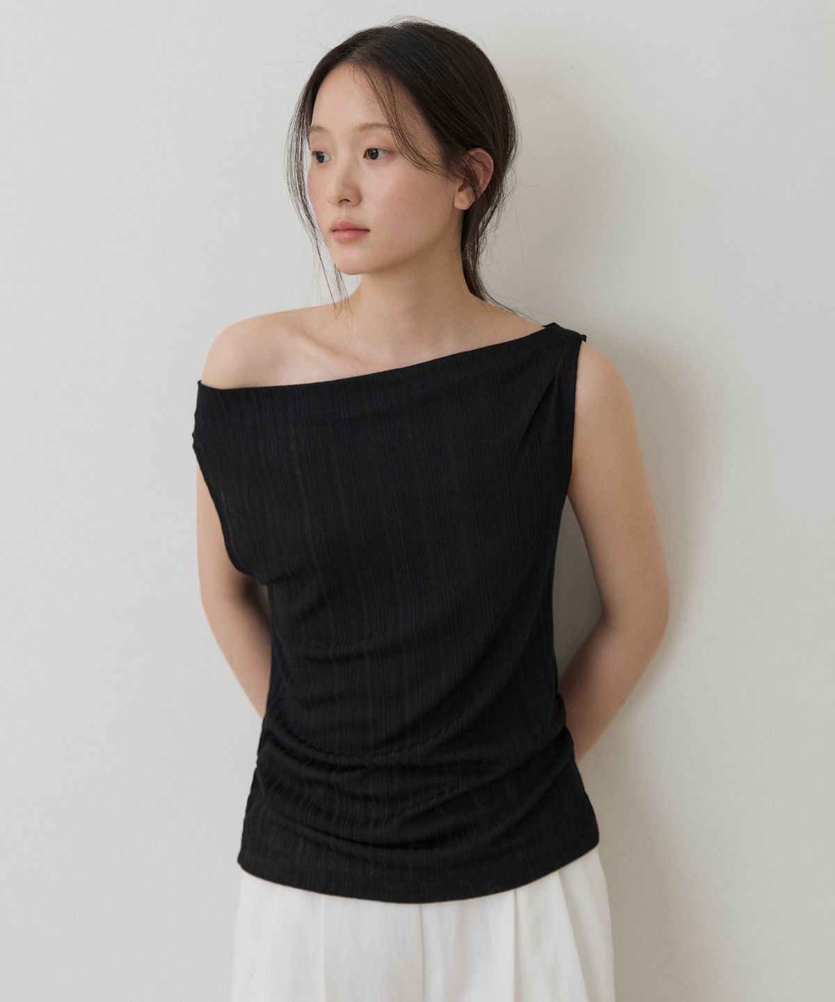 토와브(TOWAV) SHAO SLEEVELESS TEE_BLACK