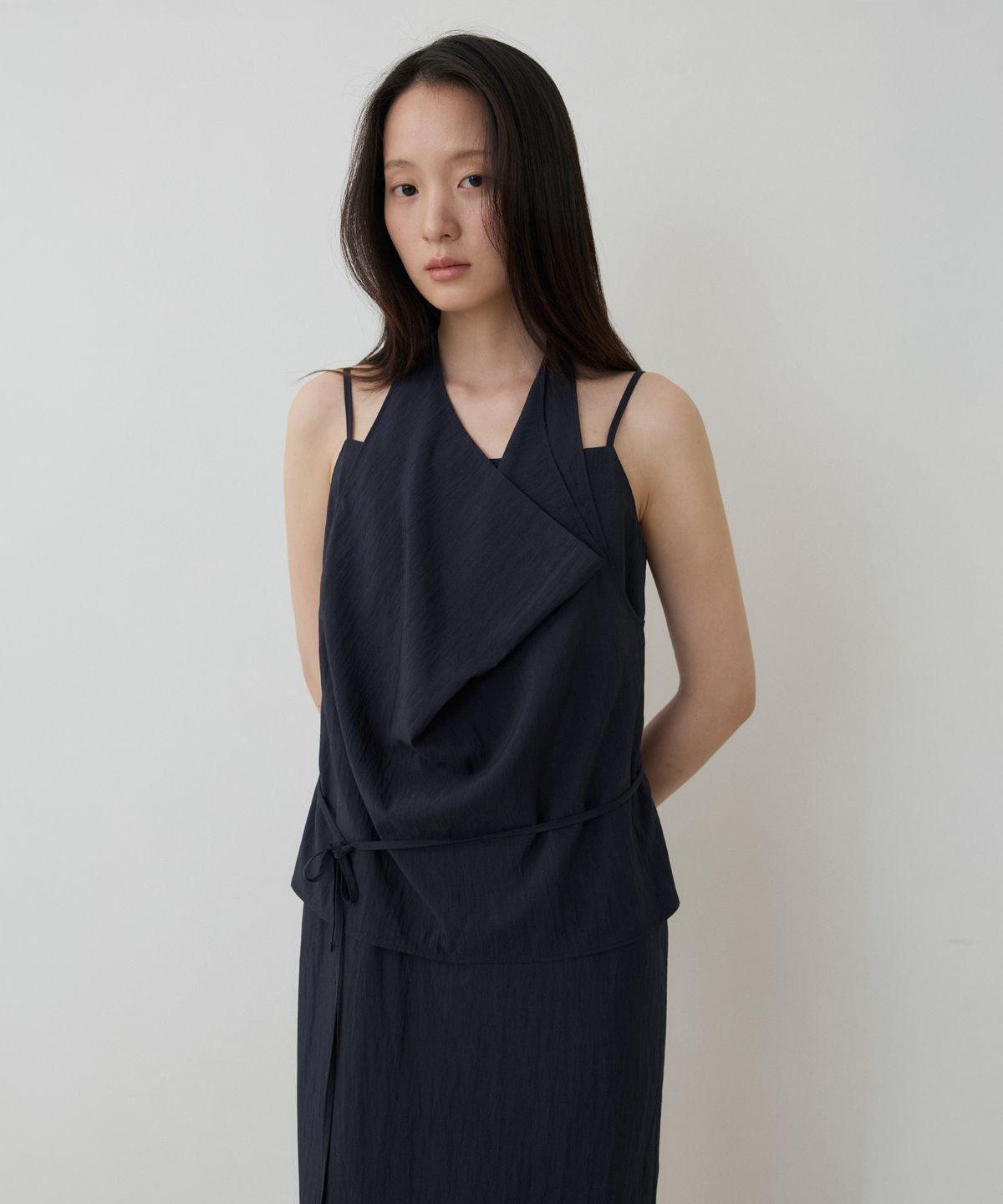 토와브(TOWAV) KAMELIE HALTER DRESS_NAVY