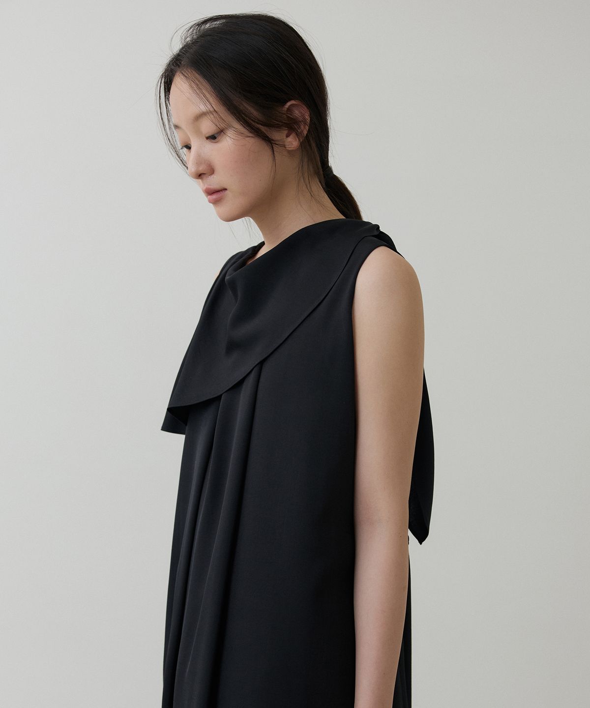 토와브(TOWAV) LU RUFFLE TIE DRESS_BLACK
