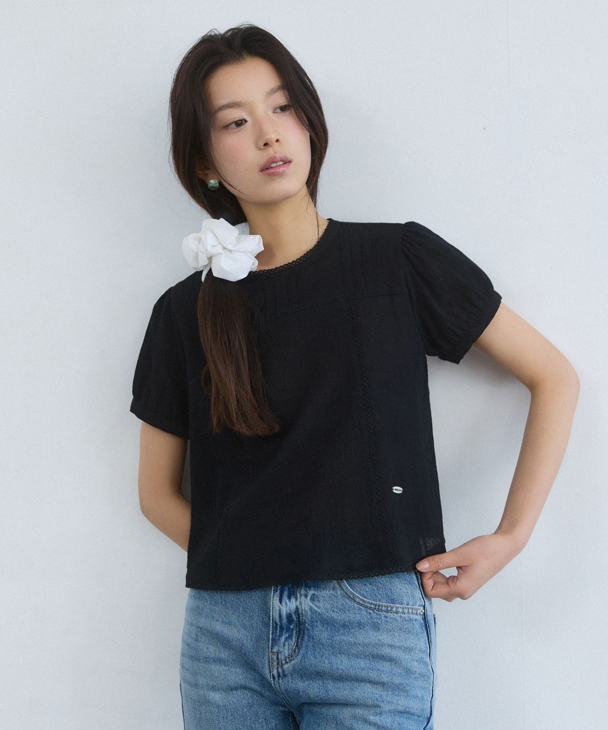 어다울(ADAUL) Lace line pintuck soft blouse - black