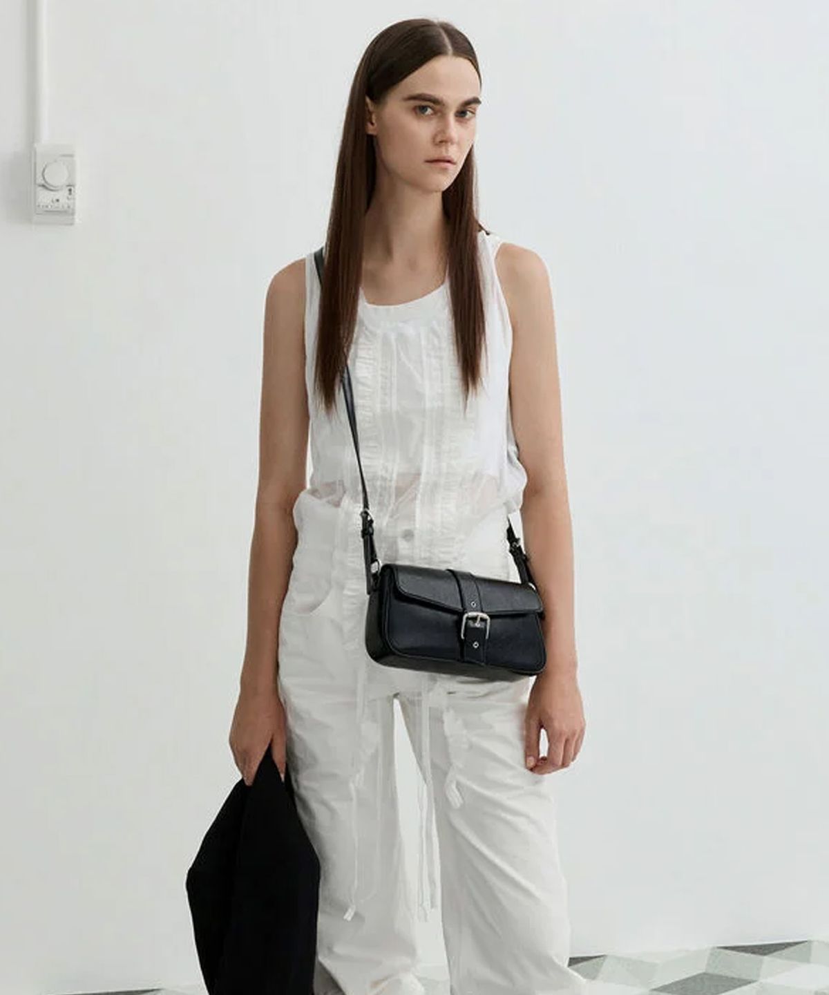 찰스앤키스(CHARLES & KEITH) 블레이즈 벨트 숄더 백 2colors CK2-20671797
