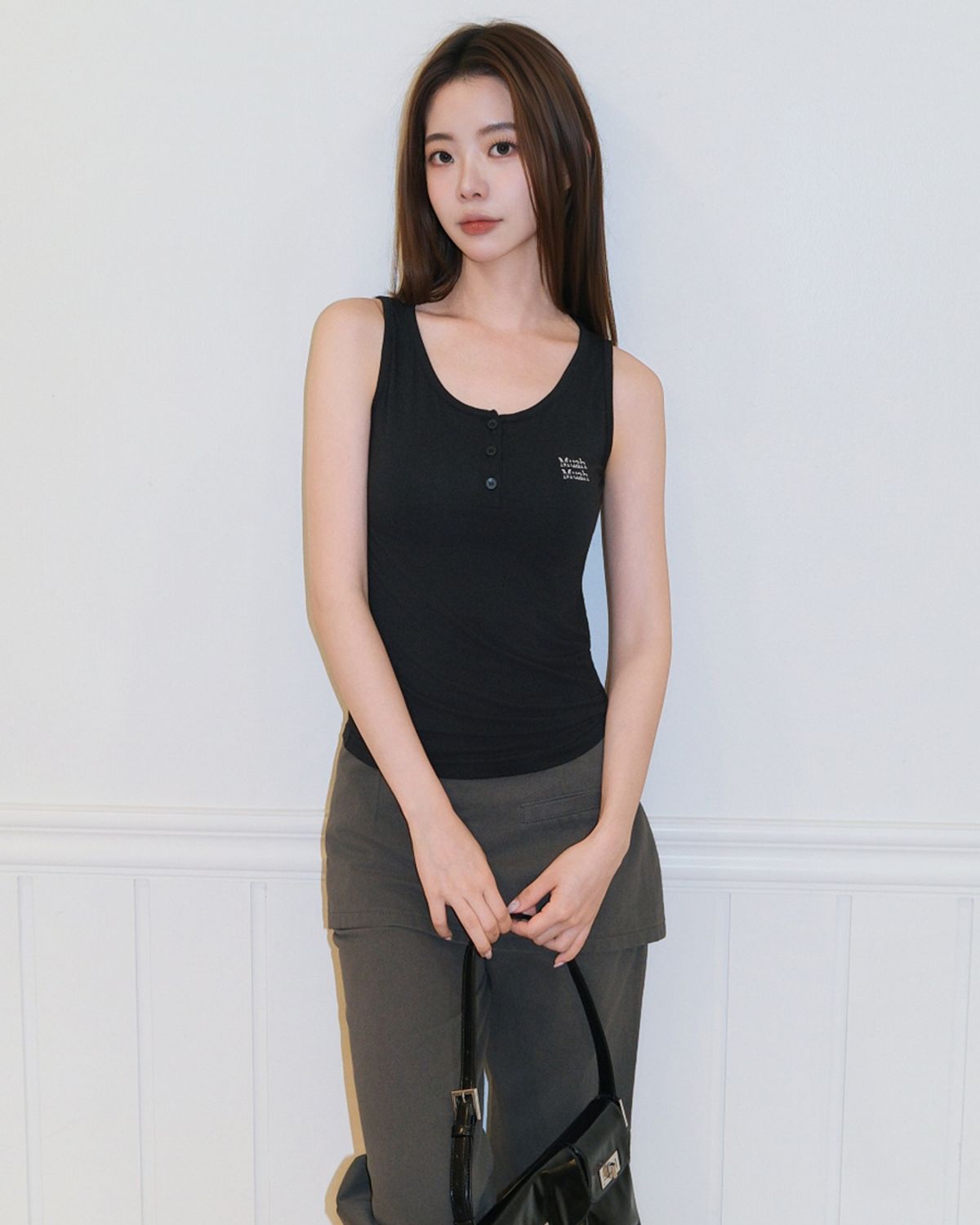 무아무아(MUAHMUAH) 슬림 헨리넥 슬리브리스 [블랙]