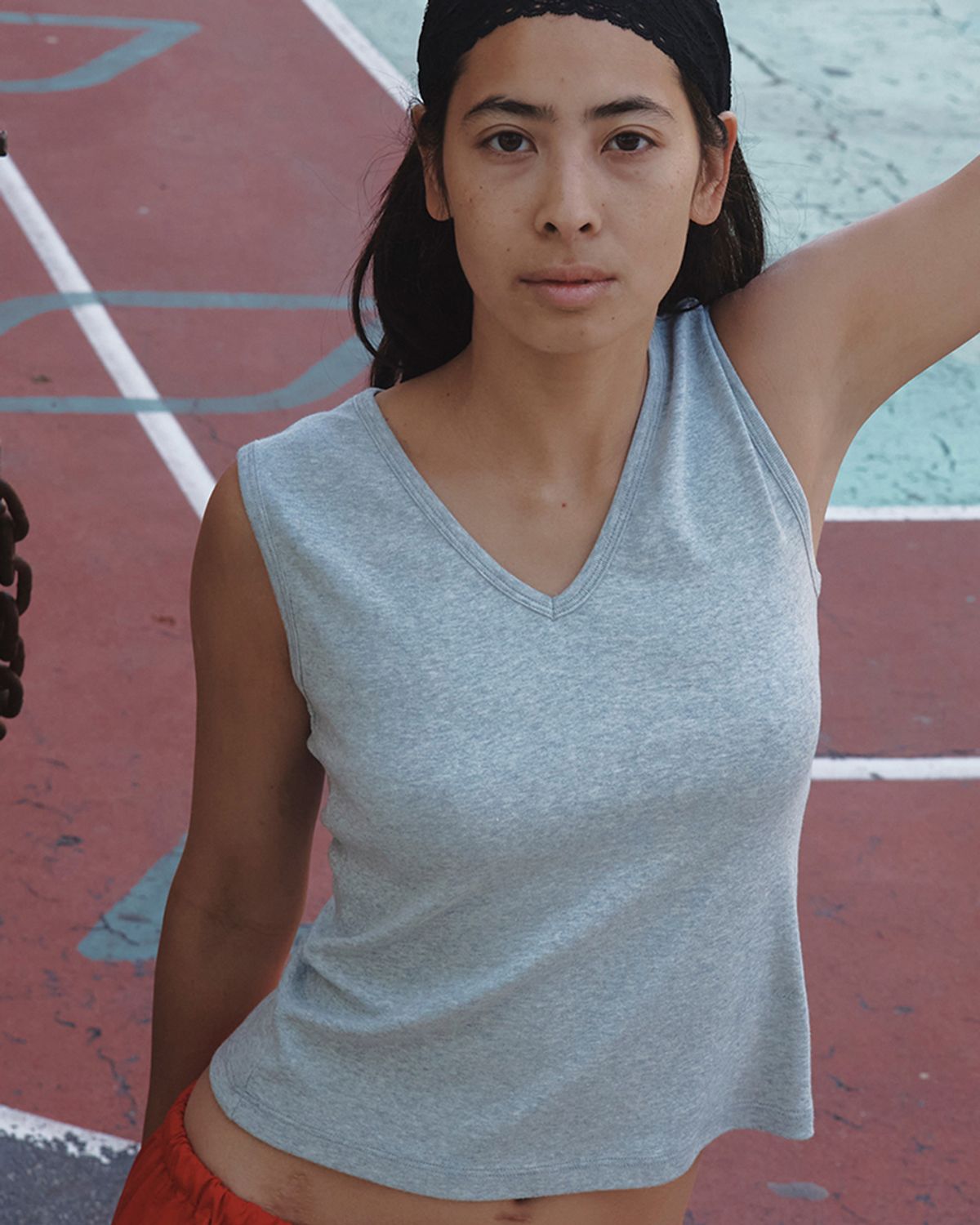 블루브릭(BLUEBRICK) V-neck sleeveless t-shirt (4colors)