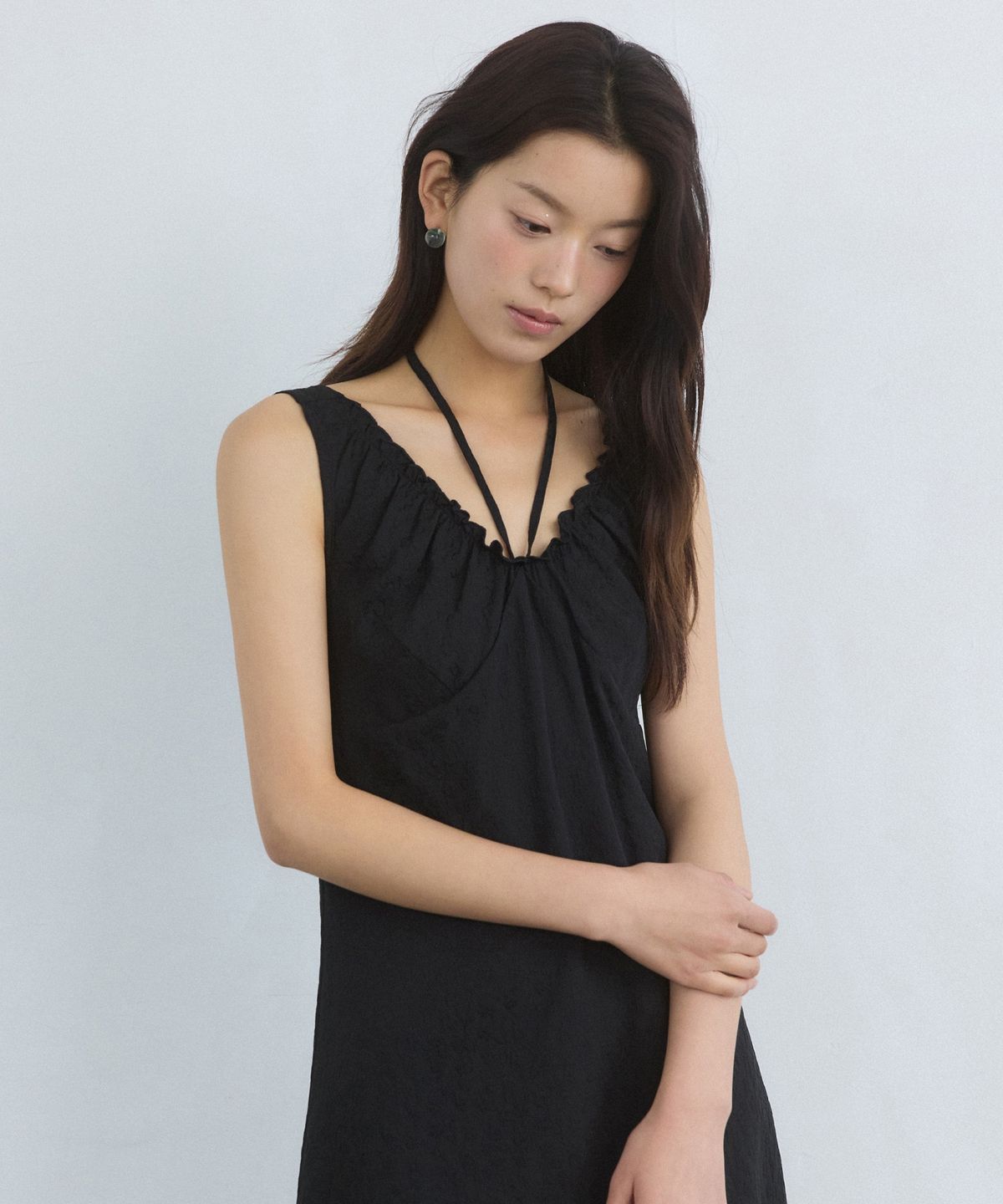 어다울(ADAUL) Embo flower pattern shirring ribbon dress - black