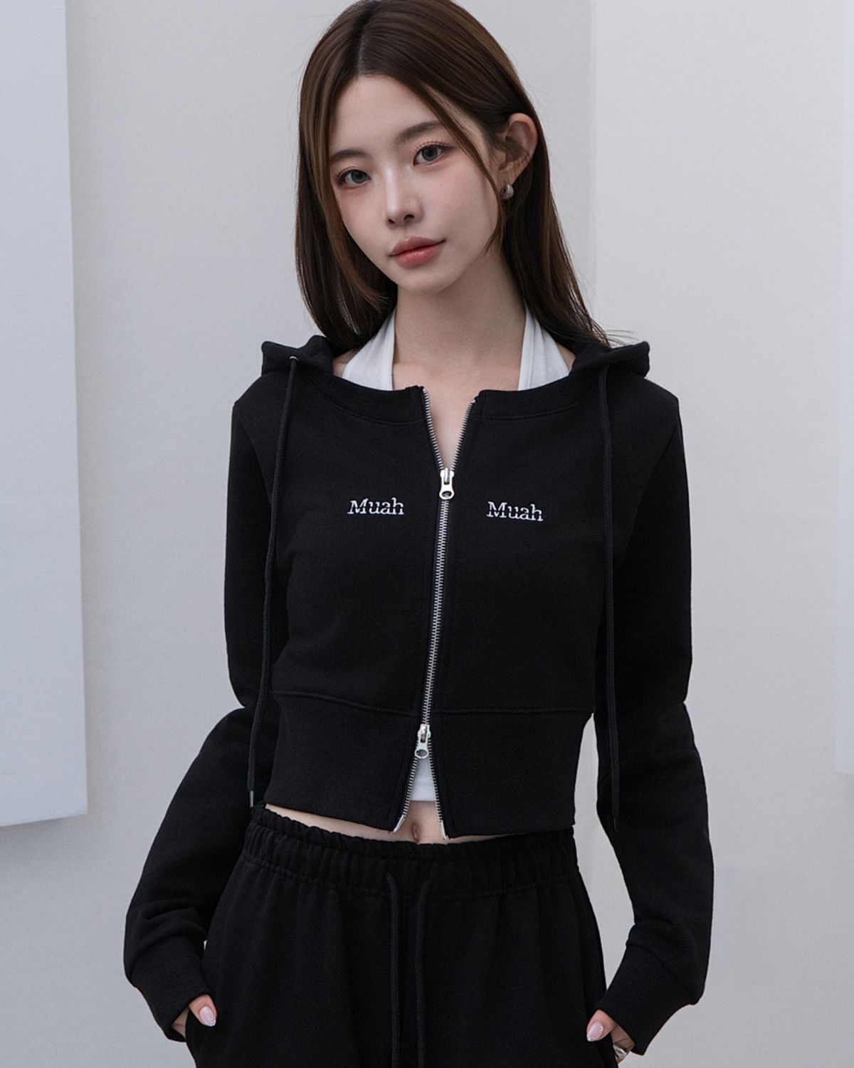 무아무아(MUAHMUAH) [SET] 라운드 크롭 후드집업 밴딩팬츠 셋업 [블랙]