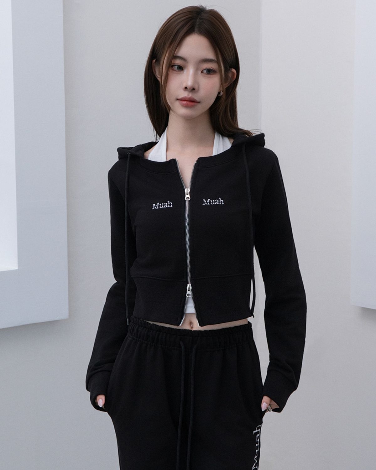 무아무아(MUAHMUAH) [SET] 라운드 크롭 후드집업 밴딩팬츠 셋업 [블랙]