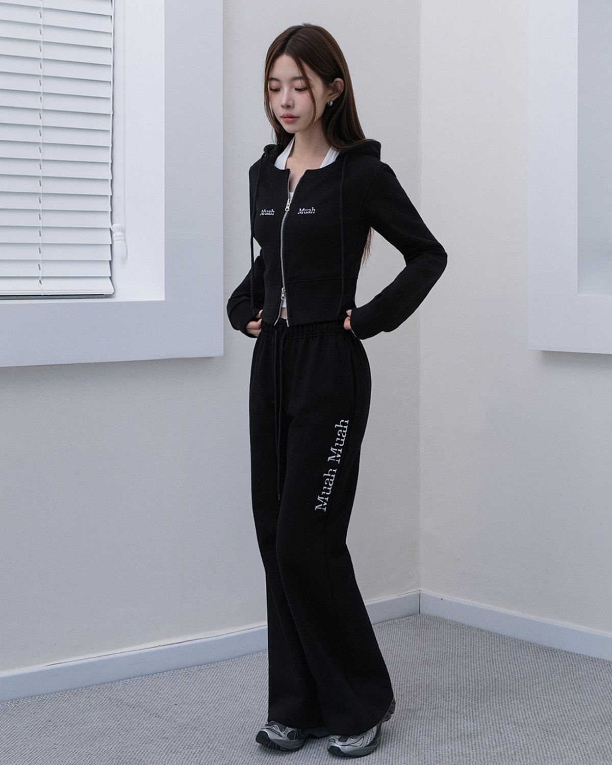 무아무아(MUAHMUAH) [SET] 라운드 크롭 후드집업 밴딩팬츠 셋업 [블랙]