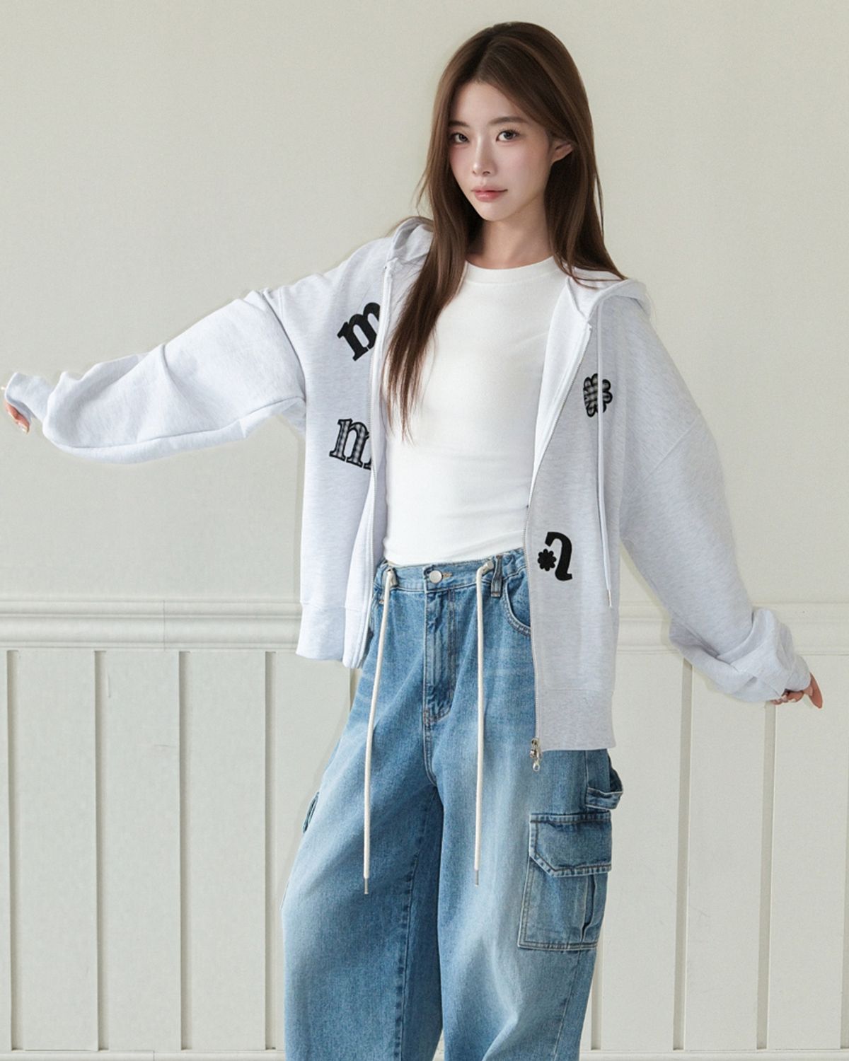 무아무아(MUAHMUAH) 체크플라워 패치 오버핏 후드집업 [화이트멜란지]