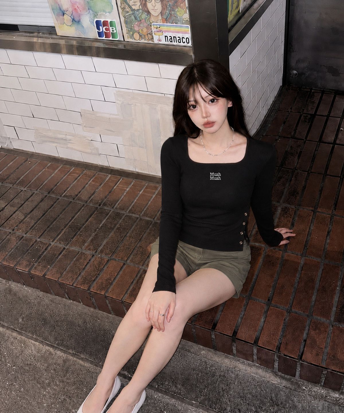 무아무아(MUAHMUAH) 슬릿 버튼 라운드 긴팔 티셔츠 [블랙]