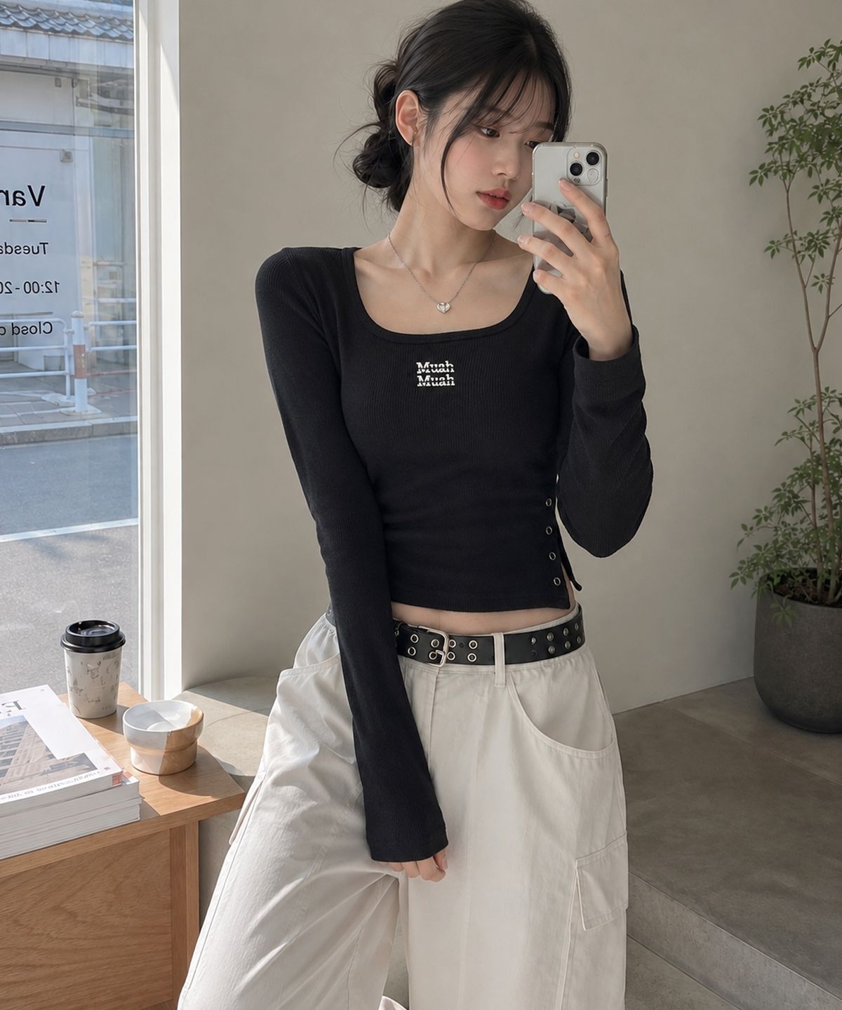 무아무아(MUAHMUAH) 슬릿 버튼 라운드 긴팔 티셔츠 [블랙]