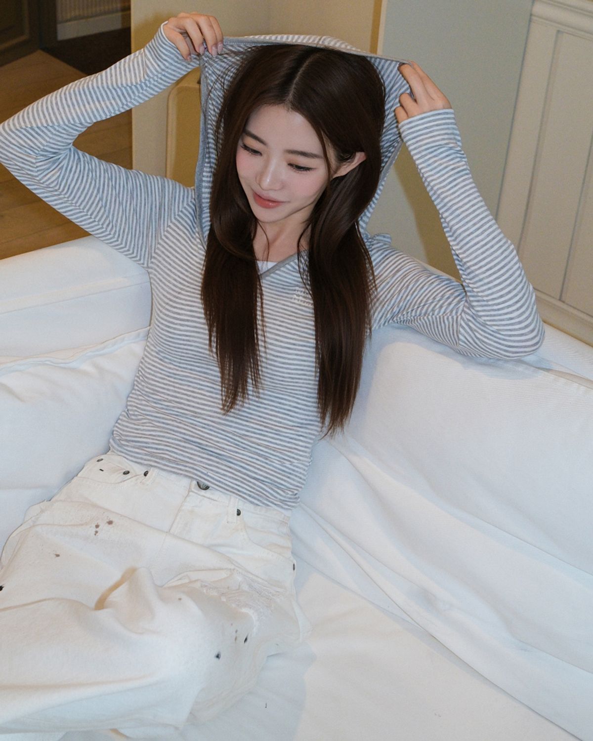 무아무아(MUAHMUAH) 브러쉬 스트라이프 후드 긴팔티 [그레이]