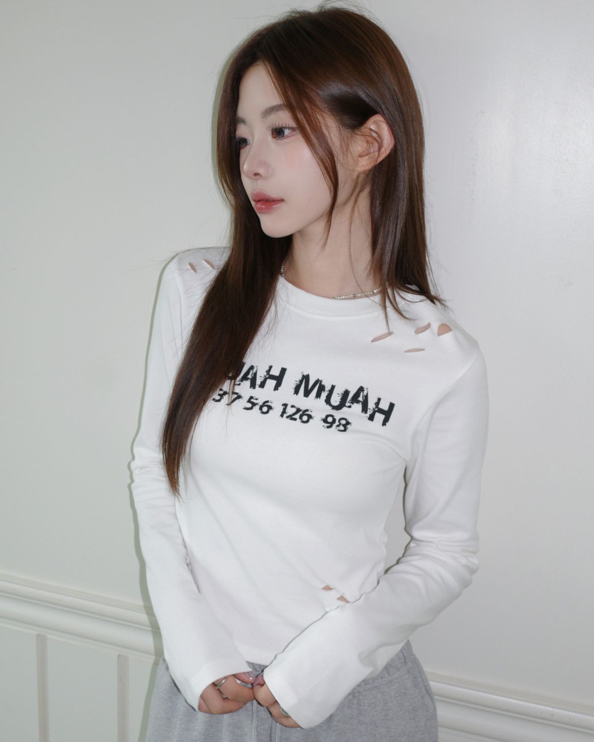 무아무아(MUAHMUAH) 크랙 무아 프린팅 긴팔티 [화이트]