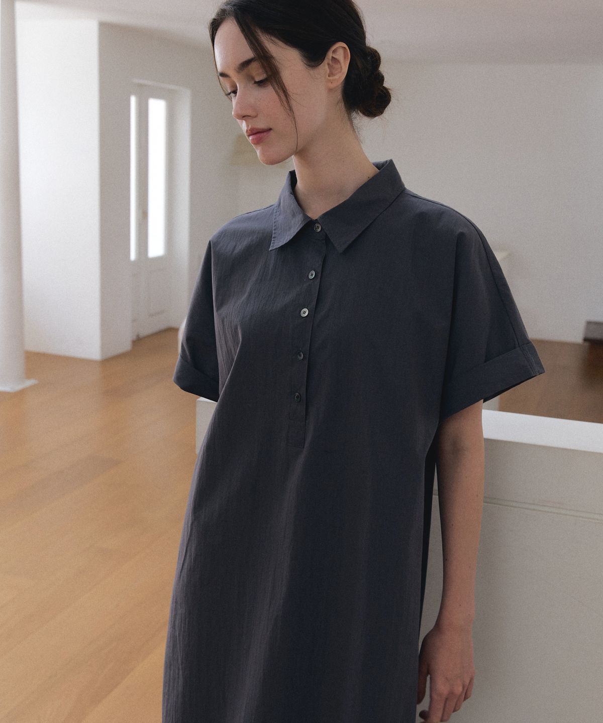 머지앤밍글(MERGE&MINGLE) Sein Crisp Maxi Shirt Dress (Charcoal)