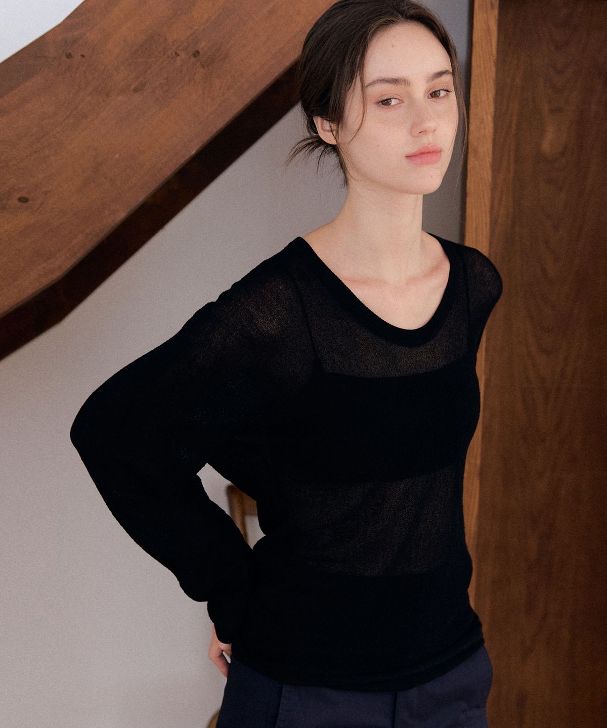 머지앤밍글(MERGE&MINGLE) Robin Sheer Dry Terry Boucle Knit Top (Black)