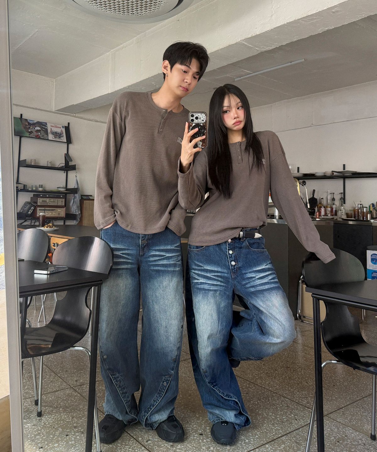 무아무아(MUAHMUAH) 와플 피그먼트 헨리넥 긴팔티 [브라운]