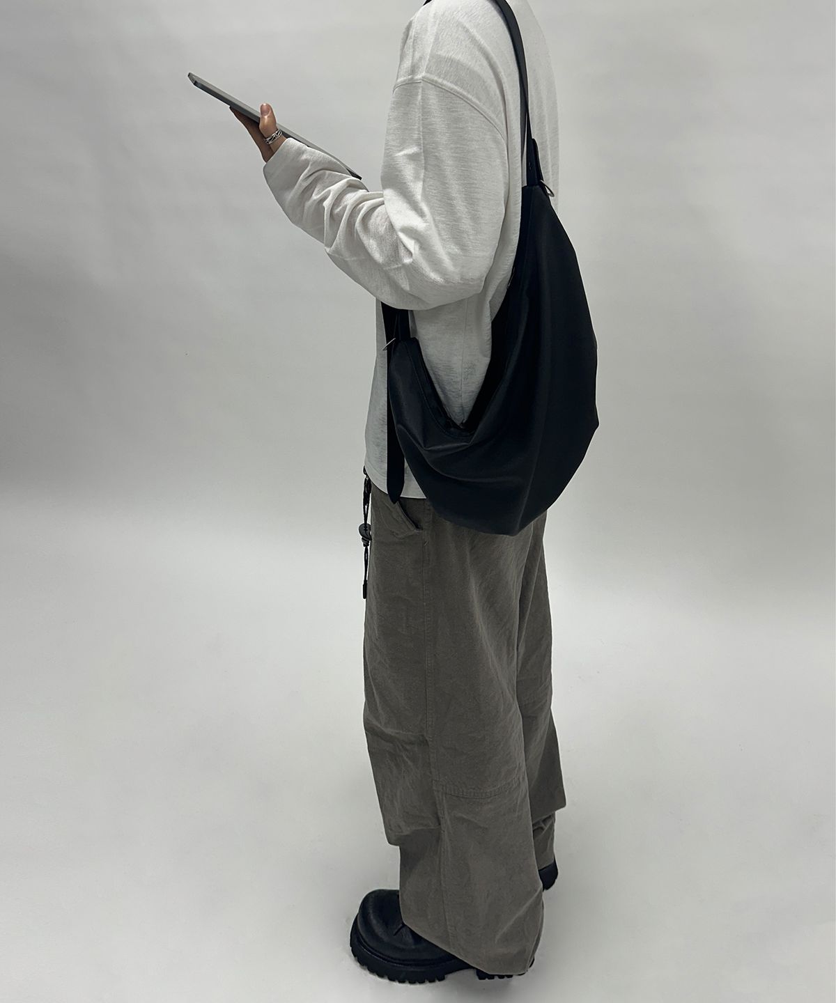 에크라(ECHRA) halo shoulder bag [leather black]