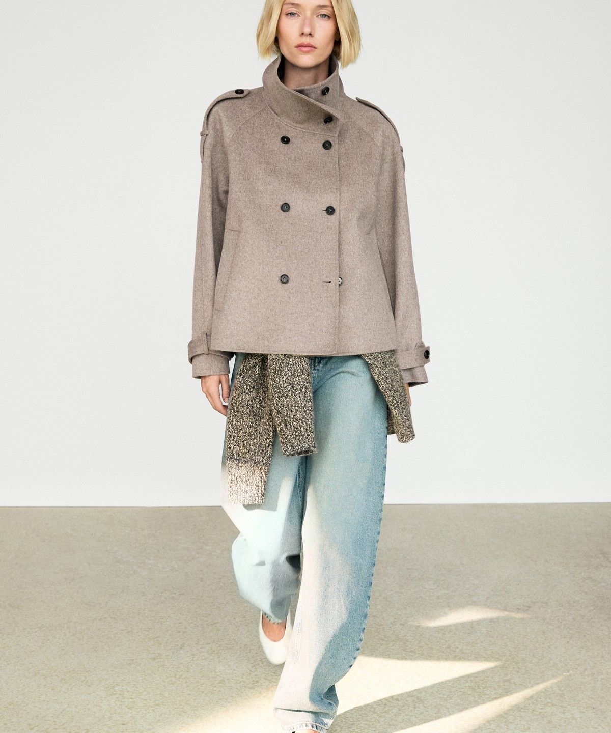 마시모두띠(MASSIMO DUTTI) 버튼 디테일 쇼트 트렌치코트
