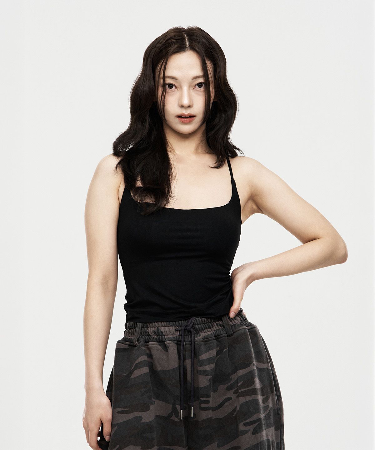제이엘브(JELEVE) 우먼스 스쿱넥 슬리브리스