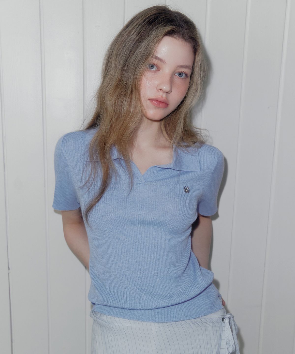 트위(TWEE) 릴딘 오픈 카라 반팔 니트