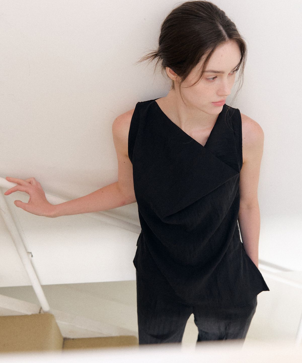 머지앤밍글(MERGE&MINGLE) Jenny Soft Drape Blouse&Pants Set-up (Shadow Black)