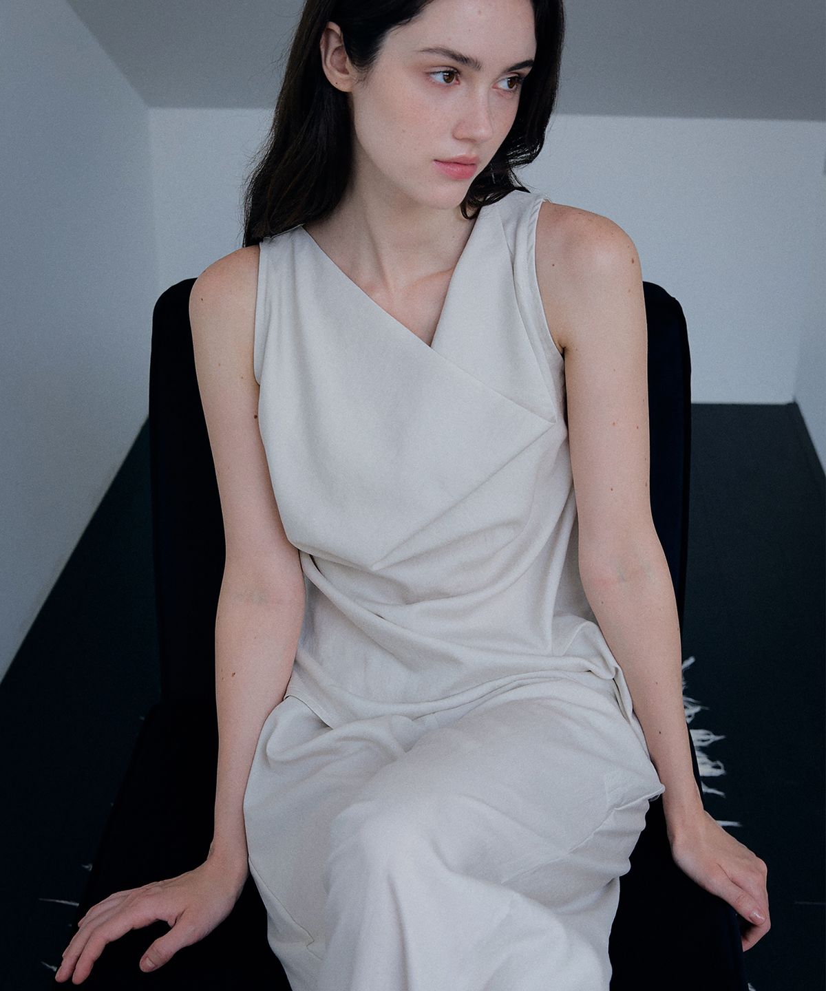 머지앤밍글(MERGE&MINGLE) Jenny Soft Drape Blouse&Pants Set-up (AshBeige)