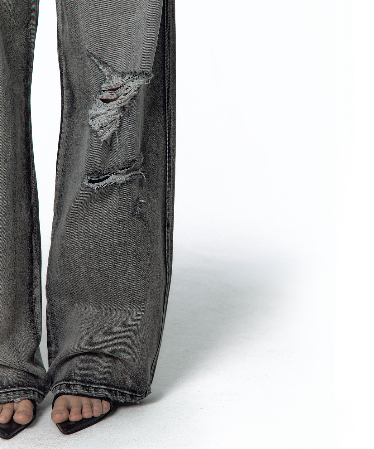 카시코(KASHIKO) Milk Ripped Wide Jeans Light Gray