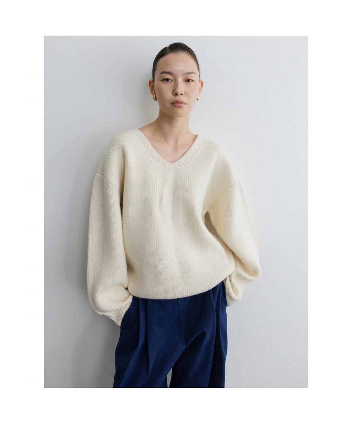 디애퍼처(THE APERTURE) Bulky V Neck Sweater  Ivory (TA5X51A040)