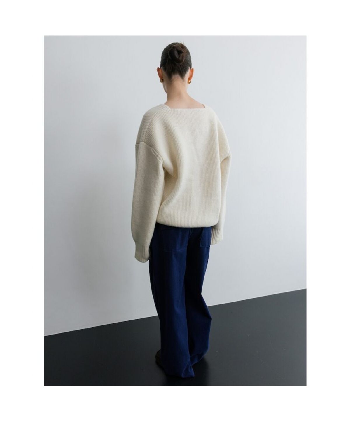 디애퍼처(THE APERTURE) Bulky V Neck Sweater  Ivory (TA5X51A040)