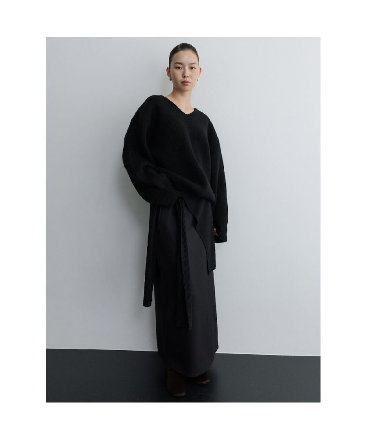 디애퍼처(THE APERTURE) Bulky V Neck Sweater  Black (TA5X51A045)